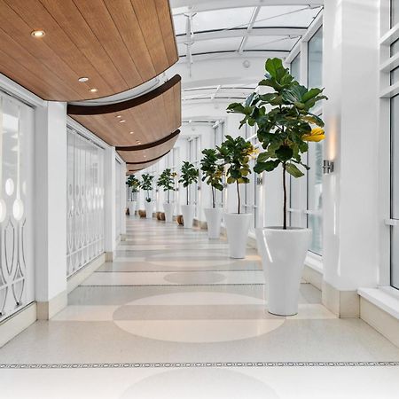Fontainebleau Resort High Floor W Ocean Views Маями Бийч Екстериор снимка
