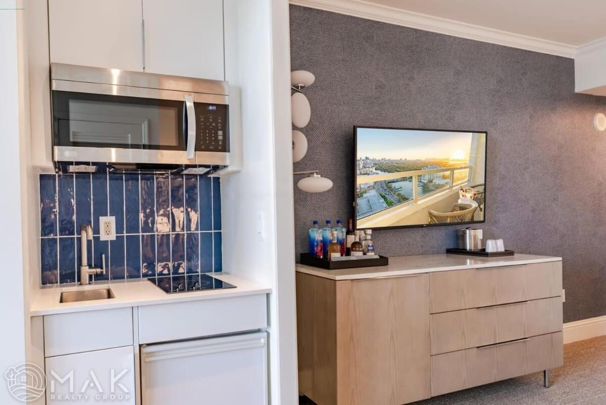 Fontainebleau Resort High Floor W Ocean Views Маями Бийч Екстериор снимка